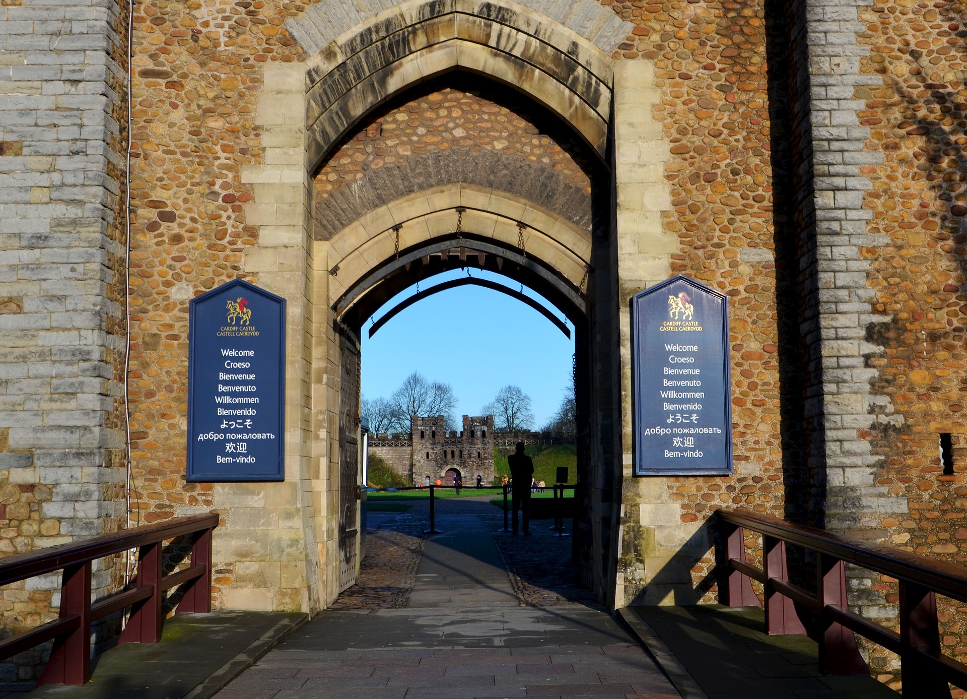 cardiff castle entrance