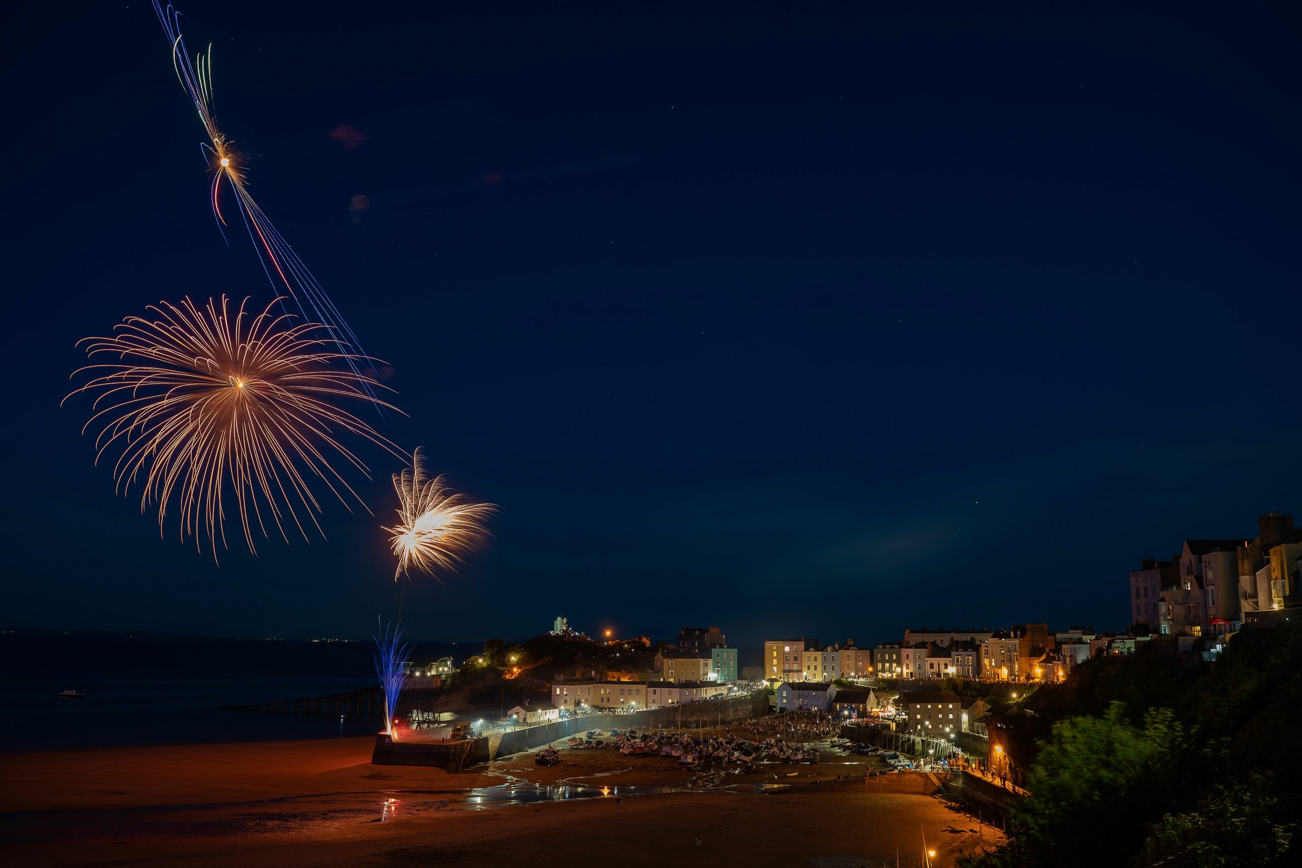 Celebrate NYE in Majestic Wales: From City Bustle to Cosy Retreats (Fireworks & Magic!)